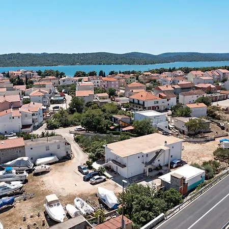 Apartmán With Parking Space Pirovac, Sibenik - 13263 Pirovac