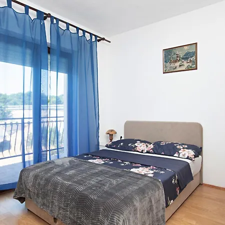 Apartment With Parking Space Pirovac, Sibenik - 13263 *