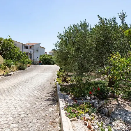 With Parking Space Pirovac, Sibenik - 13263 Apartment Pirovac