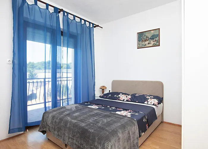 Appartement With Parking Space Pirovac, Sibenik - 13263 *