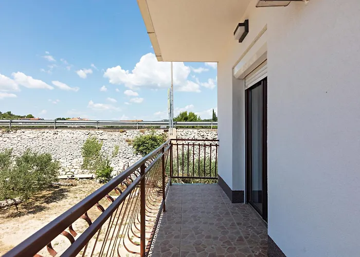 Апартаменты With Parking Space Pirovac, Sibenik - 13263 Пировац