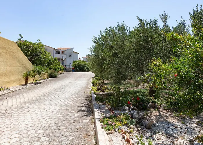 With Parking Space Pirovac, Sibenik - 13263 Апартаменты Пировац